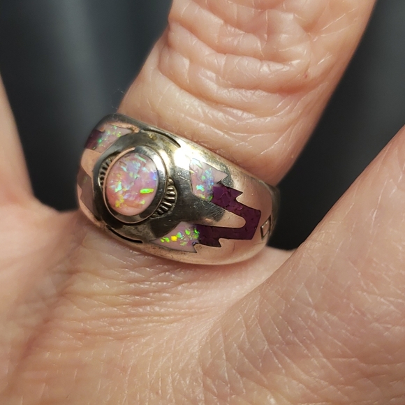 Solid Silver ring with opal inlay and center stone - Picture 2 of 7